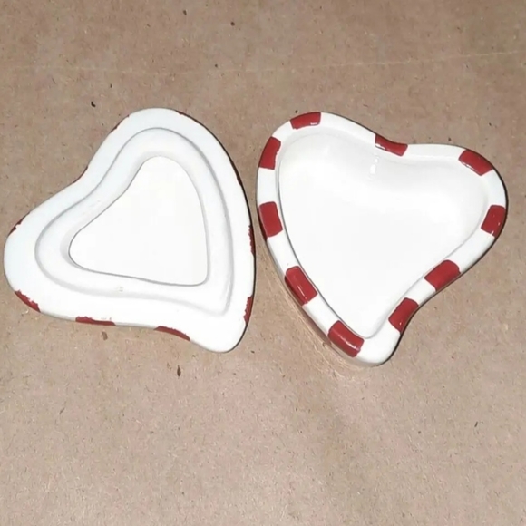 Red And White Heart Shaped Trinket Box - Picture 5 of 9